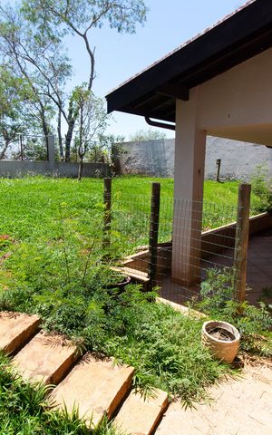 Casa de condomínio à venda com 230m², 4 quartos e 4 vagas Casa de condomínio à venda com 230m², 4 quartos e 4 vagasÁrea Externa