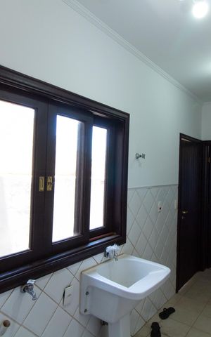 Casa de condomínio à venda com 230m², 4 quartos e 4 vagas Casa de condomínio à venda com 230m², 4 quartos e 4 vagasÁrea de Serviço