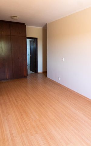 Casa de condomínio à venda com 230m², 4 quartos e 4 vagas Casa de condomínio à venda com 230m², 4 quartos e 4 vagasSuíte 3