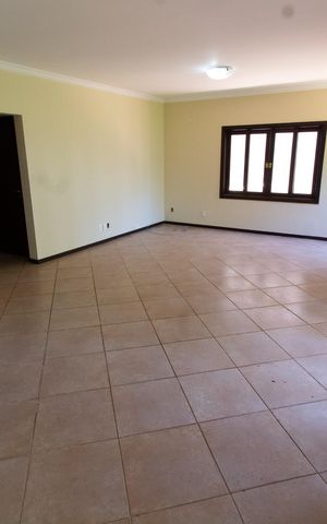 Casa de condomínio à venda com 230m², 4 quartos e 4 vagas Casa de condomínio à venda com 230m², 4 quartos e 4 vagasSala