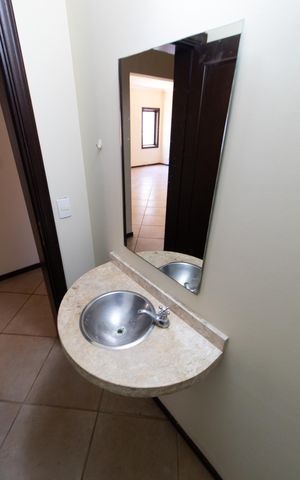 Casa de condomínio à venda com 230m², 4 quartos e 4 vagas Casa de condomínio à venda com 230m², 4 quartos e 4 vagasLavabo