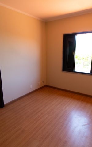 Casa de condomínio à venda com 230m², 4 quartos e 4 vagas Casa de condomínio à venda com 230m², 4 quartos e 4 vagasSuíte 2