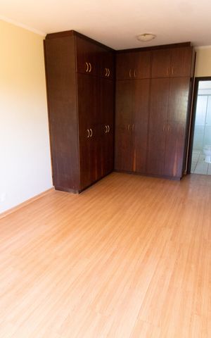 Casa de condomínio à venda com 230m², 4 quartos e 4 vagas Casa de condomínio à venda com 230m², 4 quartos e 4 vagasSuíte 3