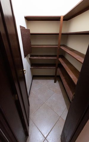 Casa de condomínio à venda com 230m², 4 quartos e 4 vagas Casa de condomínio à venda com 230m², 4 quartos e 4 vagasDespensa