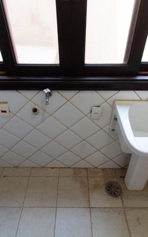 Casa de condomínio à venda com 230m², 4 quartos e 4 vagas Casa de condomínio à venda com 230m², 4 quartos e 4 vagasÁrea de Serviço