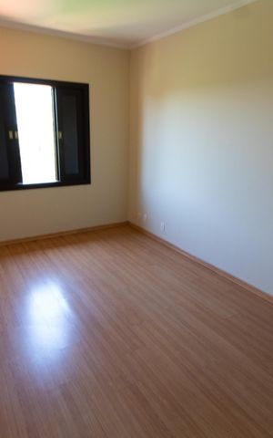 Casa de condomínio à venda com 230m², 4 quartos e 4 vagas Casa de condomínio à venda com 230m², 4 quartos e 4 vagasSuíte 1