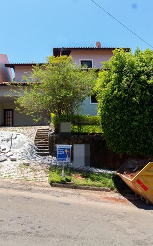Casa de condomínio à venda com 230m², 4 quartos e 4 vagas Casa de condomínio à venda com 230m², 4 quartos e 4 vagasFachada