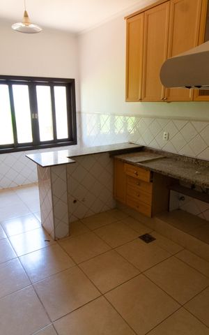Casa de condomínio à venda com 230m², 4 quartos e 4 vagas Casa de condomínio à venda com 230m², 4 quartos e 4 vagasCozinha
