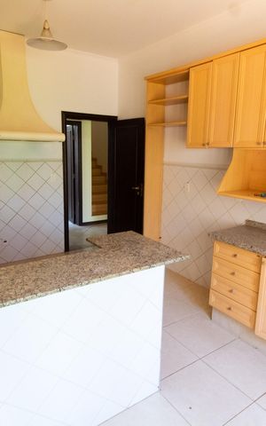 Casa de condomínio à venda com 230m², 4 quartos e 4 vagas Casa de condomínio à venda com 230m², 4 quartos e 4 vagasCozinha