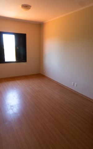 Casa de condomínio à venda com 230m², 4 quartos e 4 vagas Casa de condomínio à venda com 230m², 4 quartos e 4 vagasSuíte 3
