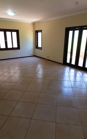 Casa de condomínio à venda com 230m², 4 quartos e 4 vagas Casa de condomínio à venda com 230m², 4 quartos e 4 vagasSala
