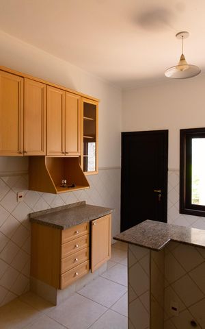 Casa de condomínio à venda com 230m², 4 quartos e 4 vagas Casa de condomínio à venda com 230m², 4 quartos e 4 vagasCozinha