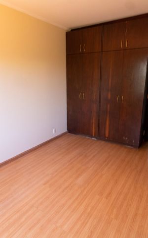 Casa de condomínio à venda com 230m², 4 quartos e 4 vagas Casa de condomínio à venda com 230m², 4 quartos e 4 vagasSuíte 2