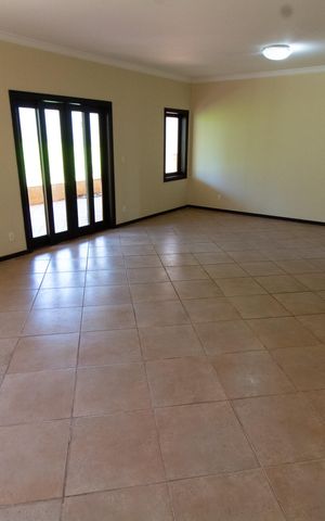 Casa de condomínio à venda com 230m², 4 quartos e 4 vagas Casa de condomínio à venda com 230m², 4 quartos e 4 vagasSala