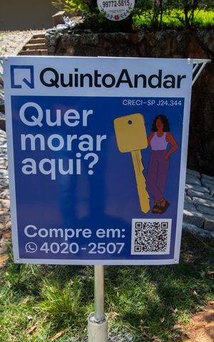 Casa de condomínio à venda com 230m², 4 quartos e 4 vagas Casa de condomínio à venda com 230m², 4 quartos e 4 vagasPlaca