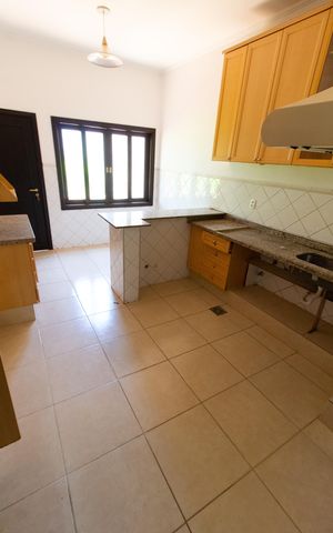 Casa de condomínio à venda com 230m², 4 quartos e 4 vagas Casa de condomínio à venda com 230m², 4 quartos e 4 vagasCozinha