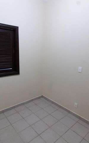 Casa de condomínio à venda com 230m², 4 quartos e 4 vagas Casa de condomínio à venda com 230m², 4 quartos e 4 vagasQuarto de Serviço