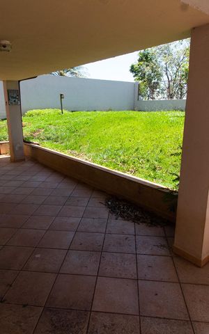 Casa de condomínio à venda com 230m², 4 quartos e 4 vagas Casa de condomínio à venda com 230m², 4 quartos e 4 vagasÁrea Externa
