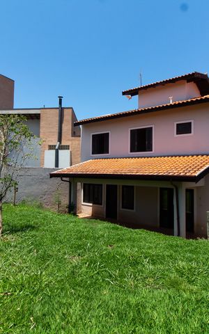 Casa de condomínio à venda com 230m², 4 quartos e 4 vagas Casa de condomínio à venda com 230m², 4 quartos e 4 vagasÁrea Externa