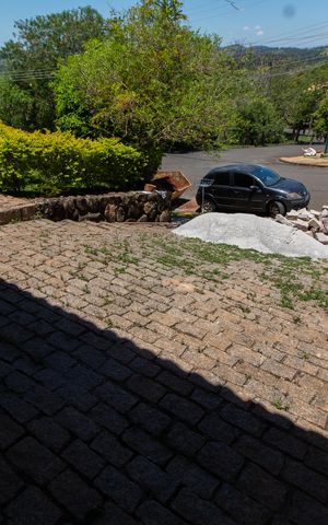 Casa de condomínio à venda com 230m², 4 quartos e 4 vagas Casa de condomínio à venda com 230m², 4 quartos e 4 vagasÁrea Externa