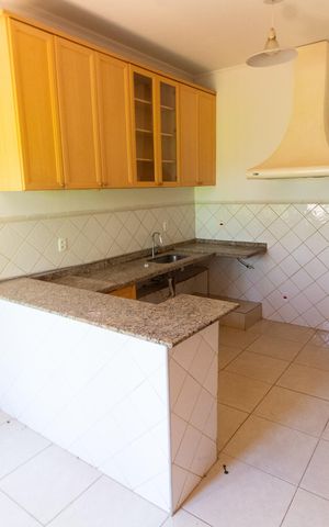 Casa de condomínio à venda com 230m², 4 quartos e 4 vagas Casa de condomínio à venda com 230m², 4 quartos e 4 vagasCozinha