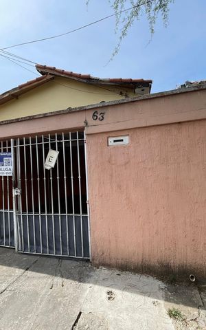 Casa para alugar com 65m², 2 quartos e 2 vagasFachada