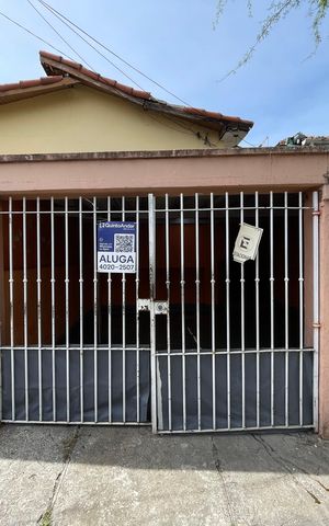 Casa para alugar com 65m², 2 quartos e 2 vagasFachada