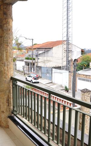 Casa à venda com 240m², 3 quartos e 6 vagas Casa à venda com 240m², 3 quartos e 6 vagasDetalhe - Varanda