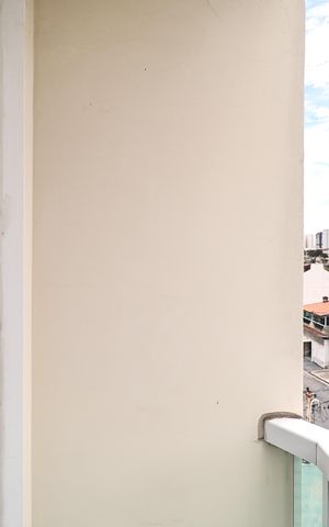 Apartamento à venda com 144m², 2 quartos e 2 vagas Apartamento à venda com 144m², 2 quartos e 2 vagasSacada