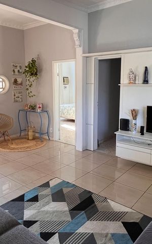 Casa à venda com 197m², 4 quartos e 2 vagas Casa à venda com 197m², 4 quartos e 2 vagasSala