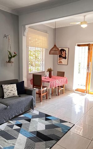 Casa à venda com 197m², 4 quartos e 2 vagas Casa à venda com 197m², 4 quartos e 2 vagasSala