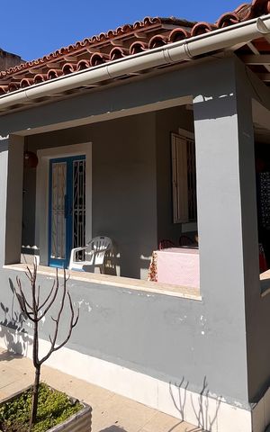 Casa à venda com 197m², 4 quartos e 2 vagas Casa à venda com 197m², 4 quartos e 2 vagasFachada