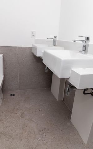 Apartamento à venda com 100m², 2 quartos e 2 vagas Apartamento à venda com 100m², 2 quartos e 2 vagasBanheiro da Suíte 2