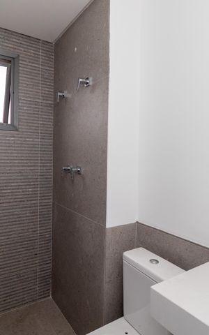 Apartamento à venda com 100m², 2 quartos e 2 vagas Apartamento à venda com 100m², 2 quartos e 2 vagasBanheiro da Suíte 1