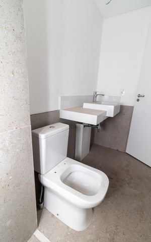 Apartamento à venda com 100m², 2 quartos e 2 vagas Apartamento à venda com 100m², 2 quartos e 2 vagasBanheiro da Suíte 1