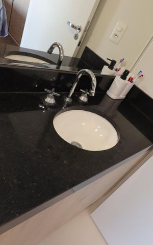 Apartamento à venda com 62m², 2 quartos e 2 vagasBanheiro da Suíte - Pia