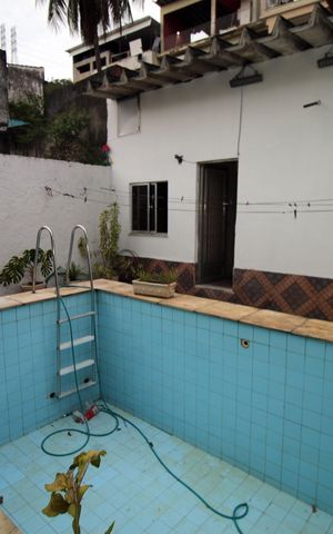 Casa à venda com 130m², 4 quartos e 1 vagaPiscina