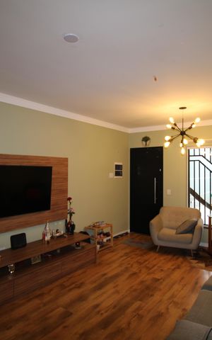 Casa à venda com 129m², 3 quartos e 2 vagasSala