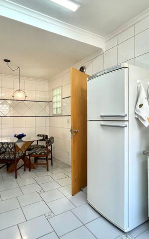Casa à venda com 281m², 3 quartos e 3 vagas Casa à venda com 281m², 3 quartos e 3 vagasCozinha