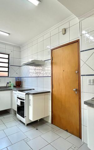Casa à venda com 281m², 3 quartos e 3 vagas Casa à venda com 281m², 3 quartos e 3 vagasCozinha