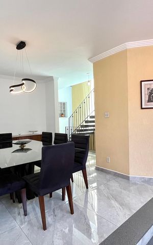 Casa à venda com 281m², 3 quartos e 3 vagas Casa à venda com 281m², 3 quartos e 3 vagasSala de Jantar