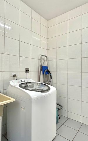Casa à venda com 281m², 3 quartos e 3 vagas Casa à venda com 281m², 3 quartos e 3 vagasÁrea de Serviço