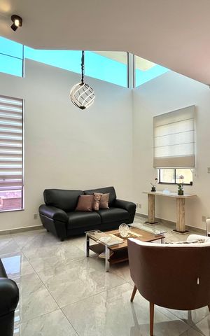 Casa à venda com 281m², 3 quartos e 3 vagas Casa à venda com 281m², 3 quartos e 3 vagasSala de Estar