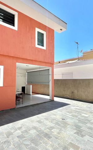 Casa à venda com 281m², 3 quartos e 3 vagas Casa à venda com 281m², 3 quartos e 3 vagasQuintal
