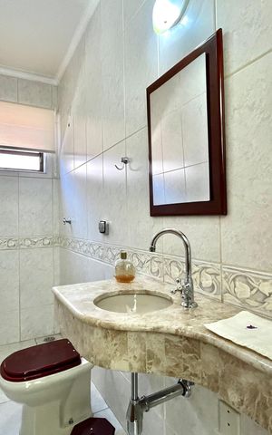 Casa à venda com 281m², 3 quartos e 3 vagas Casa à venda com 281m², 3 quartos e 3 vagasLavabo