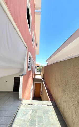 Casa à venda com 281m², 3 quartos e 3 vagas Casa à venda com 281m², 3 quartos e 3 vagasÁrea externa