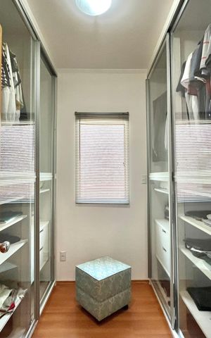 Casa à venda com 281m², 3 quartos e 3 vagas Casa à venda com 281m², 3 quartos e 3 vagasCloset da suíte