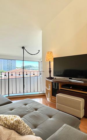 Casa à venda com 281m², 3 quartos e 3 vagas Casa à venda com 281m², 3 quartos e 3 vagasSala de TV
