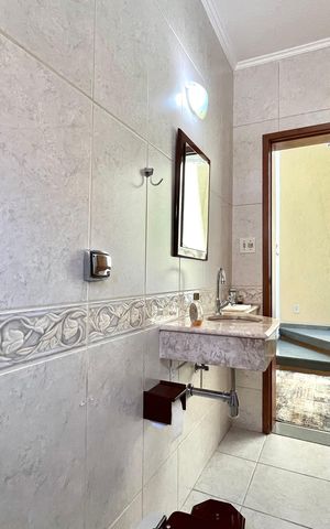 Casa à venda com 281m², 3 quartos e 3 vagas Casa à venda com 281m², 3 quartos e 3 vagasLavabo