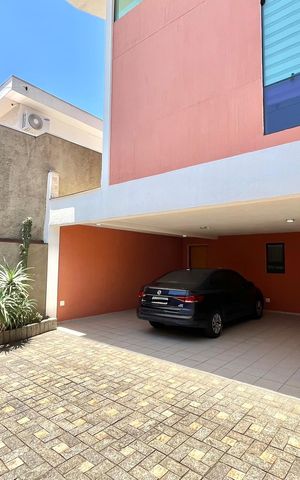 Casa à venda com 281m², 3 quartos e 3 vagas Casa à venda com 281m², 3 quartos e 3 vagasGaragem